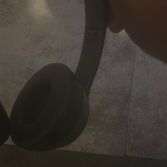 Wireless Black Headphones - Picture 5 of 6